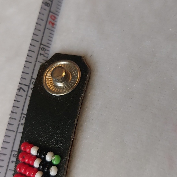 Seed Bead Snap Closure Black Red Green Bracelet 7.25" - Picture 3 of 3